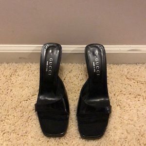 NWOT Gucci patent leather sandals